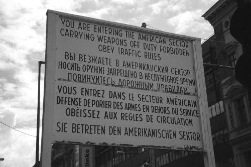 Border sign 'entering the American sector'